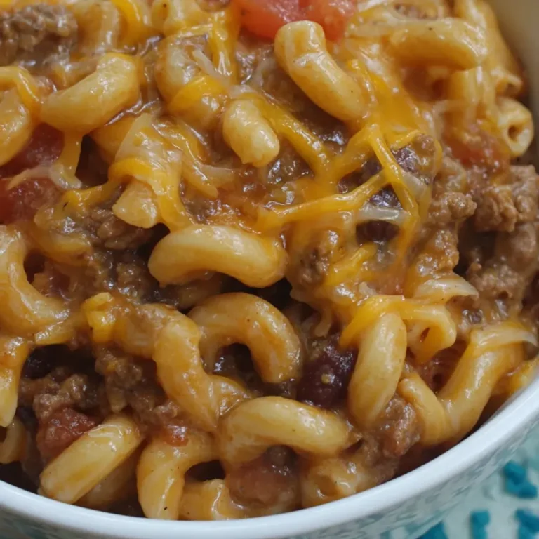 Creamy Crockpot Cheddar Chili Mac Recipe